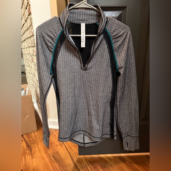 American Eagle Outfitters Tops - American Eagle Long Sleeve Athletic Top